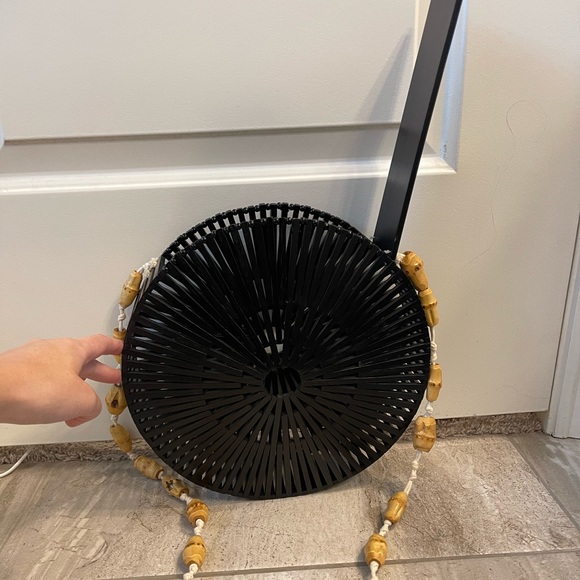 Wooden round purse with wooden beads - Picture 2 of 3